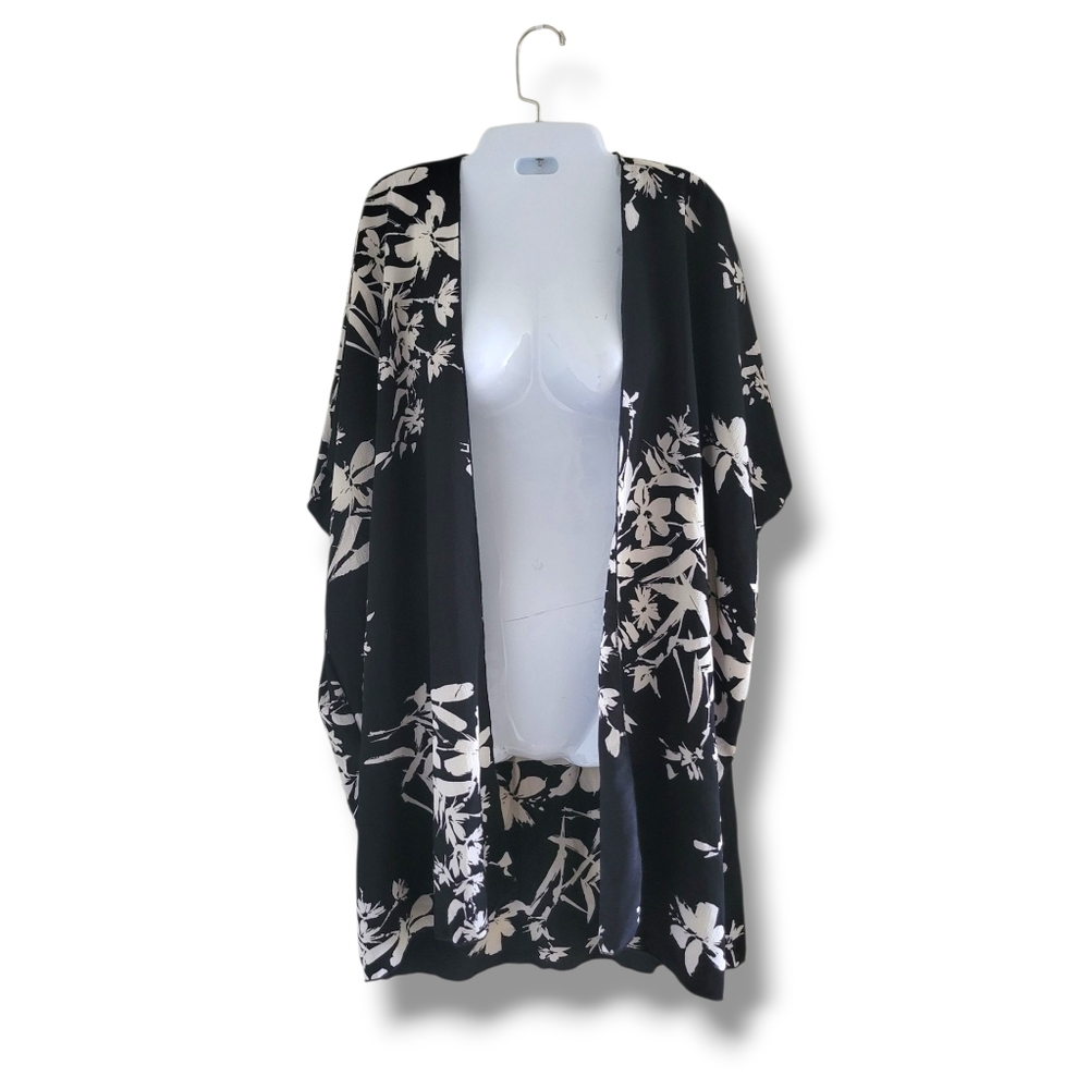 Vivace | Y2K Long Oversized Black/White Floral Kimono Cardigan (SIZE S)